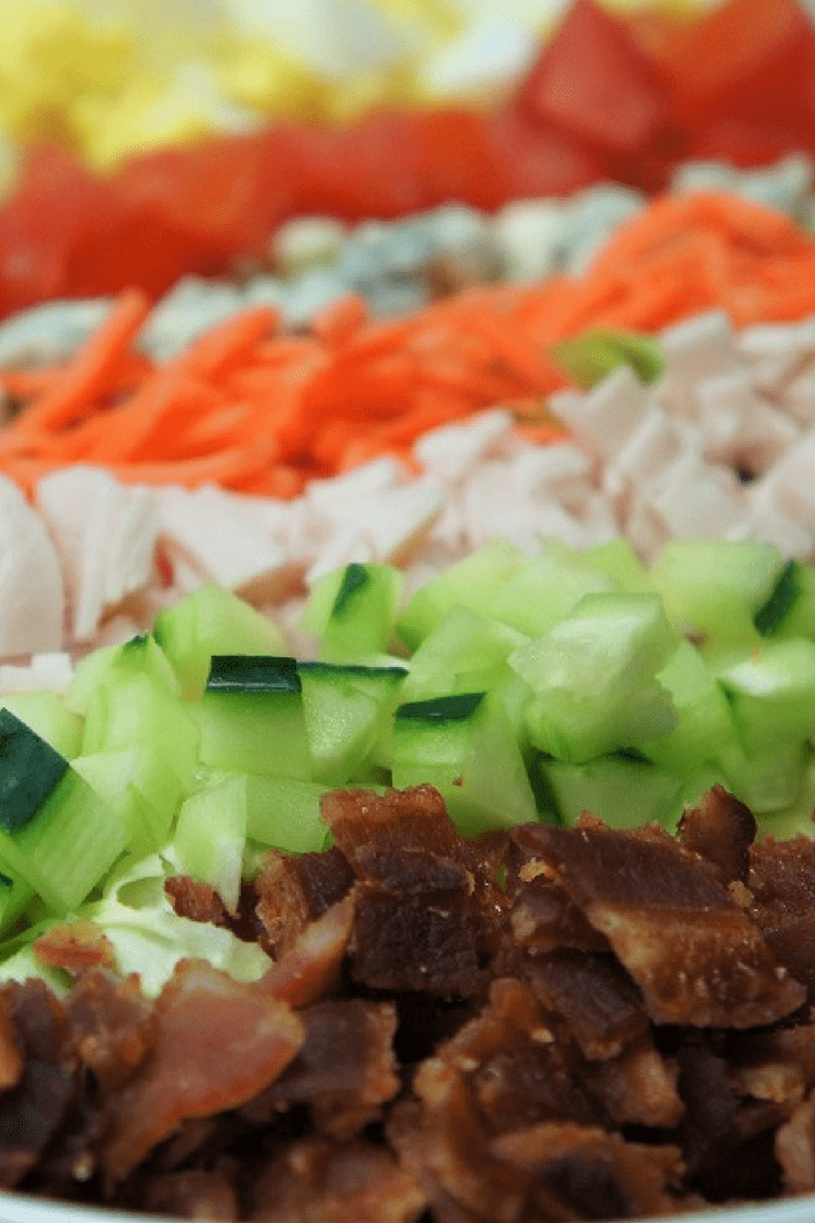 This Cobb Salad is as pretty as it is delicious. Bacon, tomatoes, cucumbers, carrots, hard-boiled eggs, turkey and blue cheese all sit on top of a bed of fresh and crisp lettuce. #cobbsalad #cobb #salad #lunch #lunchsalad #schoollunch