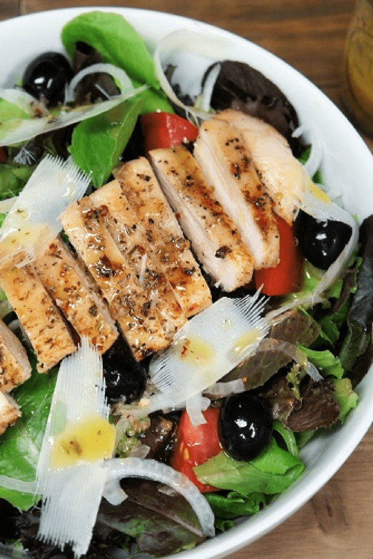 Grilled chicken Italian salad, simply seasoned chicken breast are grilled and served over an Italian inspired salad with black olives, onions sliced paper-thin, tomatoes and Parmesan cheese. The salad is dressed with a super easy-to-make homemade salad dressing. #grilledchickenitaliansalad #Italiansalad #salad #grilledchicken #chicken