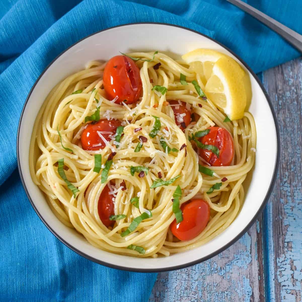 Spaghetti Aglio e Olio &amp; Italian Sausage - Cook2eatwell