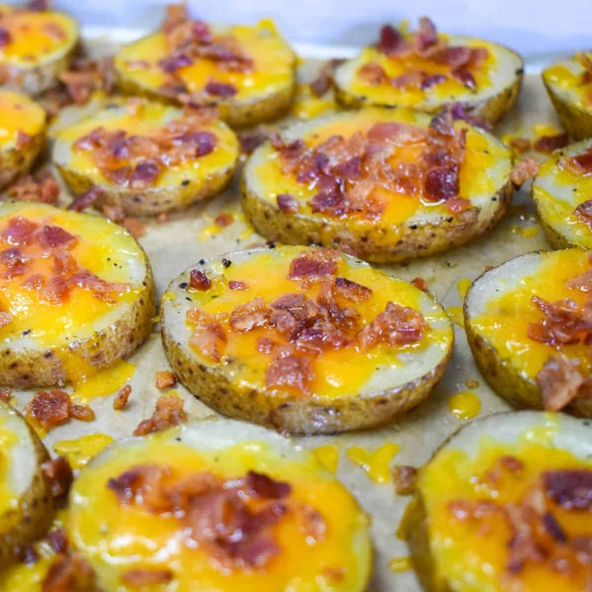 https://www.cook2eatwell.com/wp-content/uploads/2018/11/BAKED-POTATO-SLICES.jpg